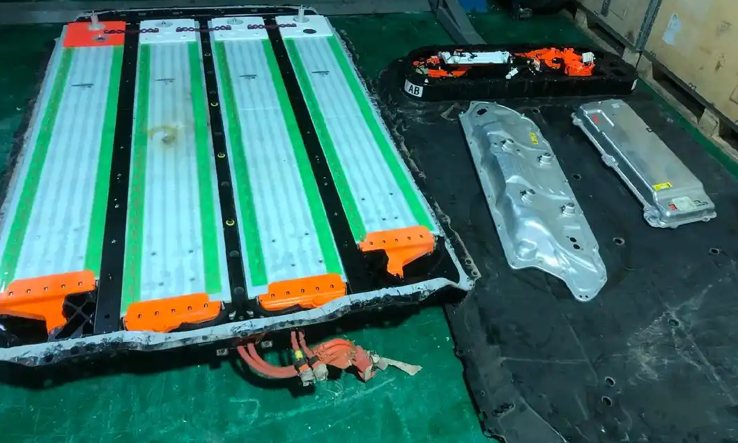 特斯拉Model 3電動車的高壓大電池組